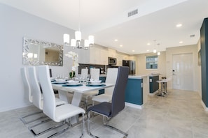 Family Apartment, 2 Bedrooms | Private kitchen