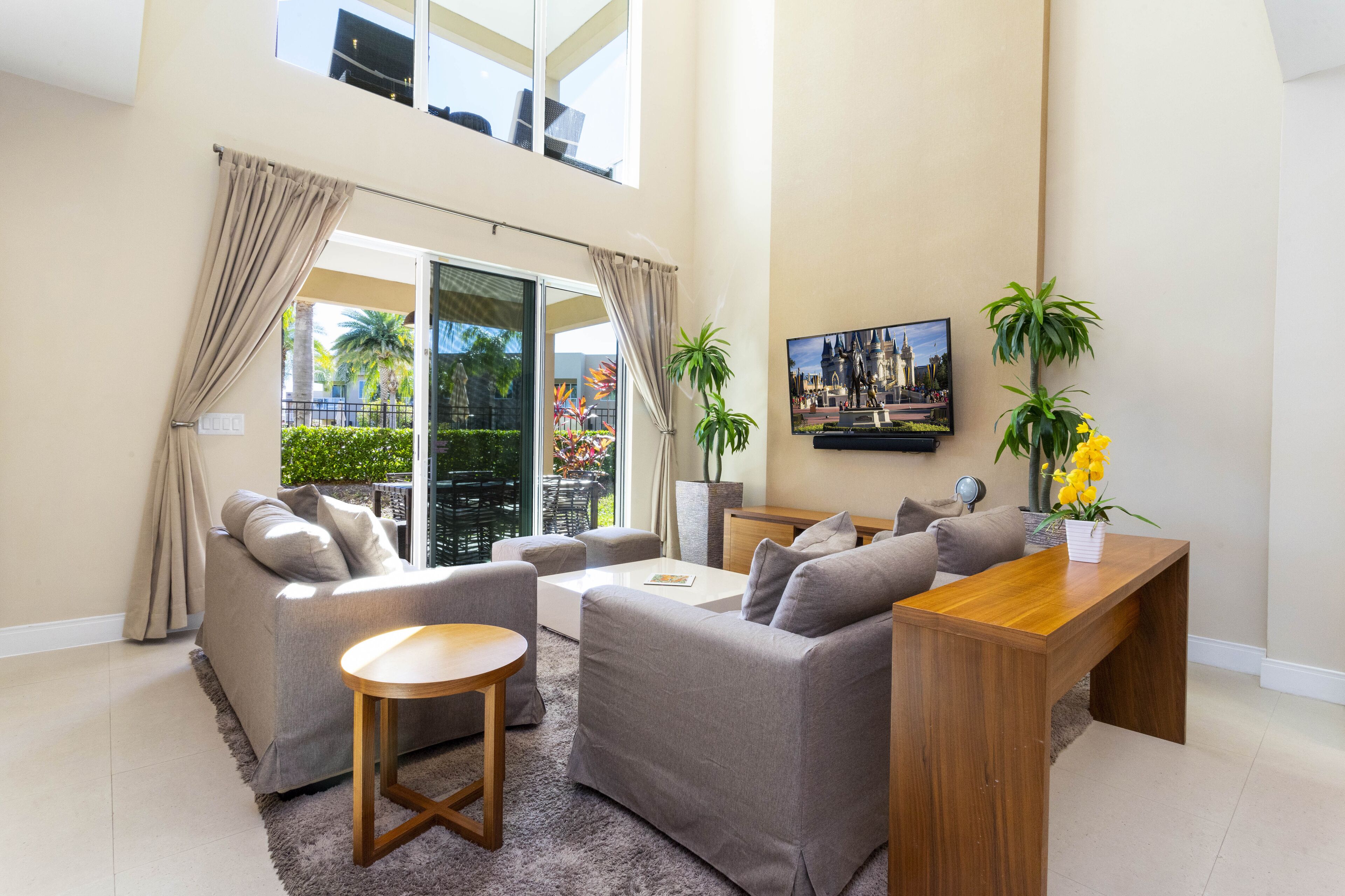 Residenza familiare, 4 camere da letto | Area soggiorno | Smart TV 60 pollici con canali via cavo, TV, Netflix