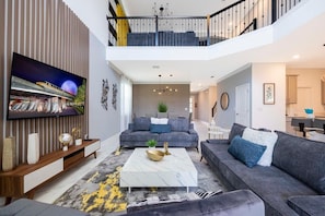 Family Townhome, 5 Bedrooms | Living room