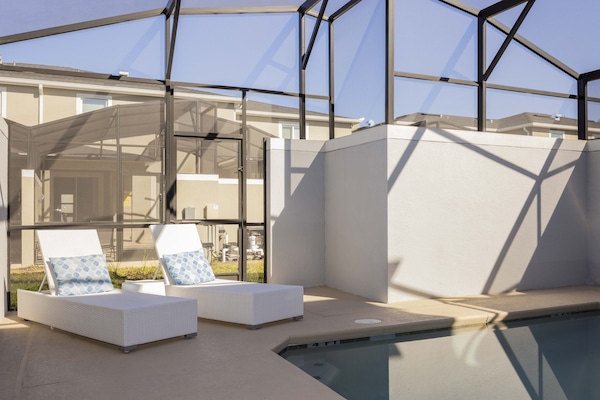 Outdoor pool, sun loungers, lifeguards on site