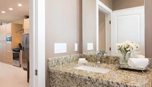 Family Townhome, 4 Bedrooms | Bathroom | Free toiletries, hair dryer, towels, soap