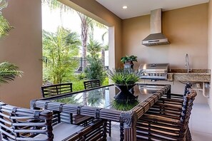 Family Townhome, 4 Bedrooms | Living room | 60-inch Smart TV with cable channels, TV, Netflix