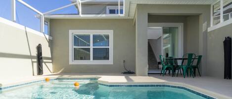 Outdoor pool, sun loungers, lifeguards on site