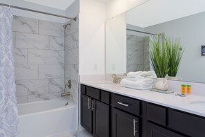 Free toiletries, hair dryer, towels, soap - Gorgeous 5 Bd w/ Pool Close to Disney @ Champions Gate 948 (Davenport)