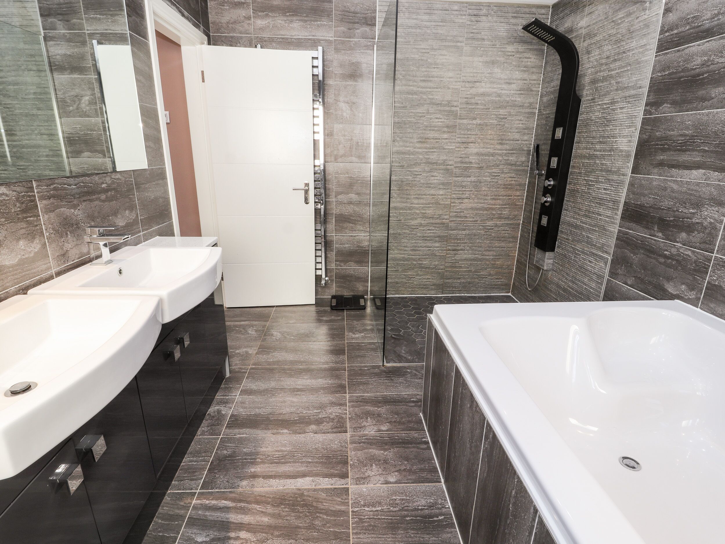 Cottage | Bathroom | Shower