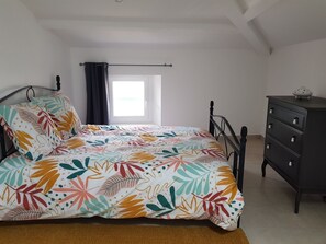 3 bedrooms, free WiFi, bed sheets