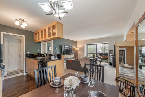 NEW - Palisades Tahoe Condo - Under the Tram!