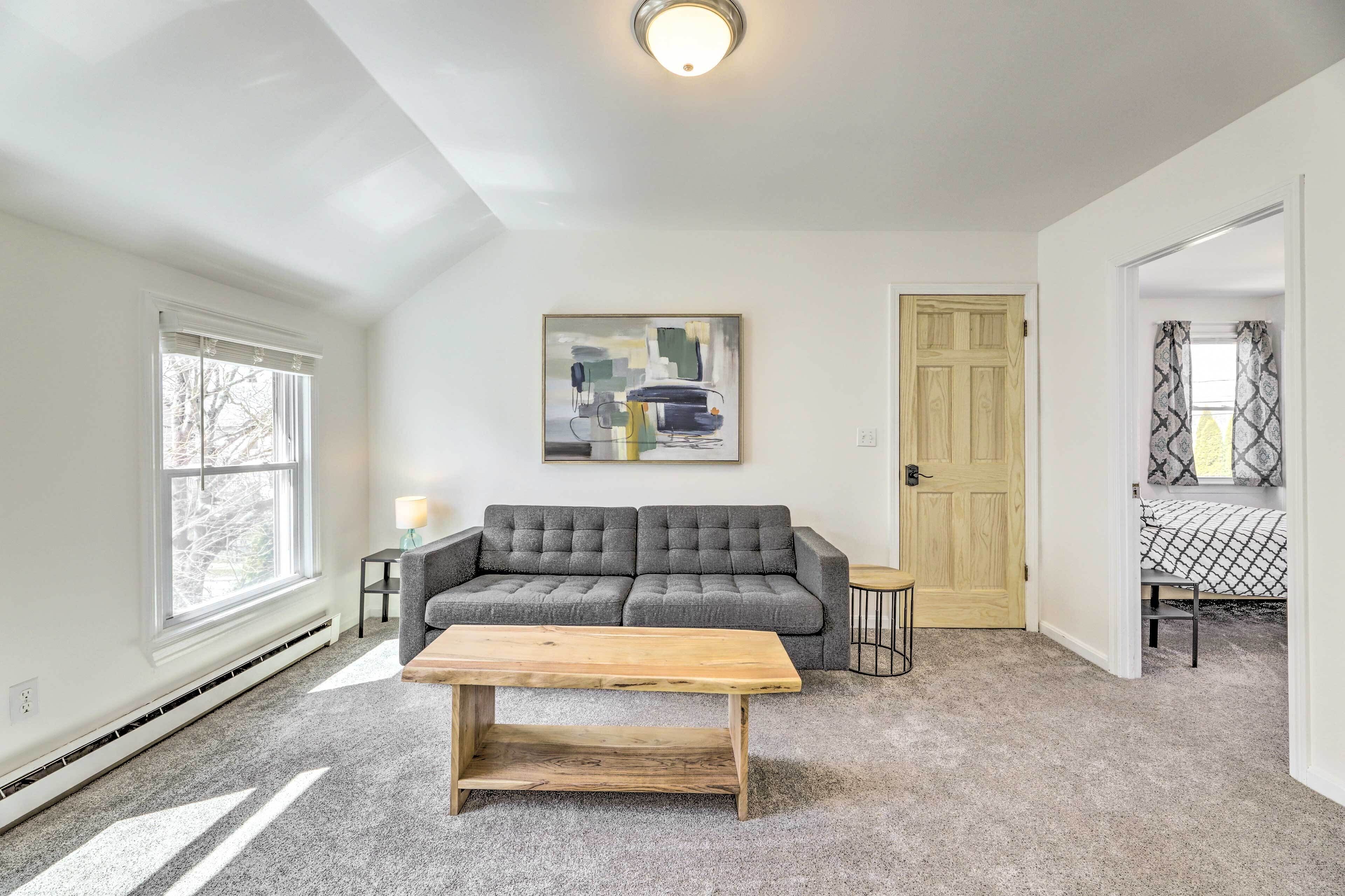 Pet-Friendly Mystic Apartment: Walk Downtown!