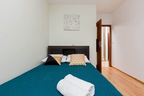 1 chambre, bureau, fer et planche à repasser, Wi-Fi