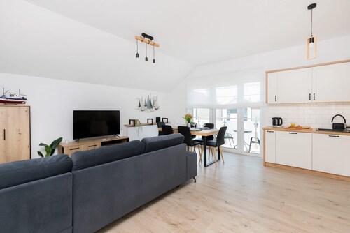 Spacious Apartment | Parking | Air Conditioning | Balcony