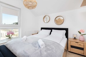 2 chambres, fer et planche à repasser, Wi-Fi, draps fournis