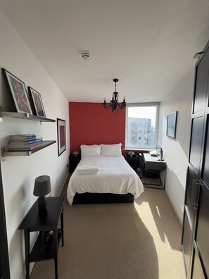 2 dormitorios, tabla de planchar con plancha, wifi y ropa de cama