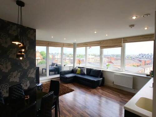 Luxury 2 Bed Penthouse Apartment near station