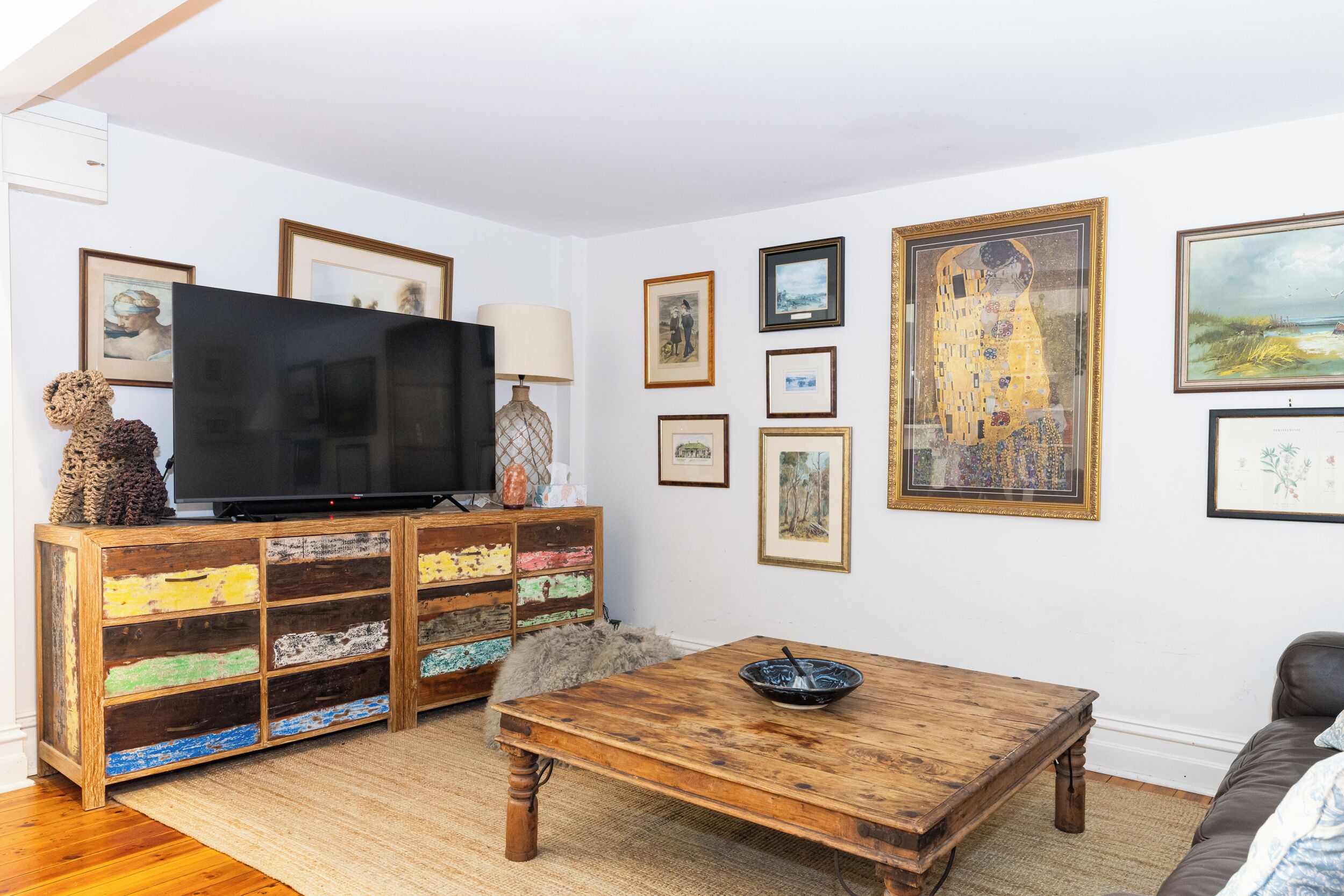 Smart TV, fireplace, DVD player