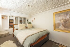 1 bedroom, desk, iron/ironing board, free WiFi - Luxury mansion loft by the beach (St kilda west)