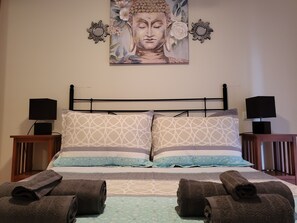 2 bedrooms, iron/ironing board, travel crib, free WiFi - Relaxing essence bass with private pool and patio! (Vera)