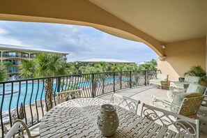 Outdoor dining - Steps to Beach,Gulf Front Pool,Hot Tub-Vitamin Sea (Santa Rosa Beach)