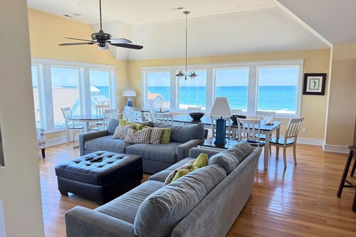 Hatteras Retreat Oceanfront Home + Pets Stay Free