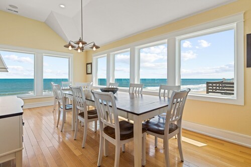Hatteras Retreat Oceanfront Home + Pets Stay Free