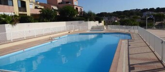 T2 apartment in residence with swimming pool and tennis court