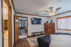 2 habitaciones, escritorio, tabla de planchar con plancha y wifi gratis 