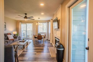 Smart TV, fireplace
