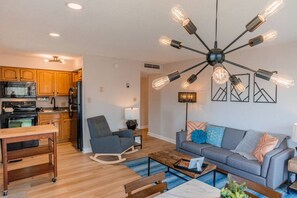 Smart TV, fireplace