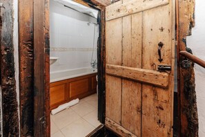 Ensemble douche/baignoire, serviettes fournies