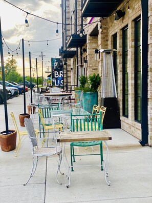 تناول الطعام بالخارج