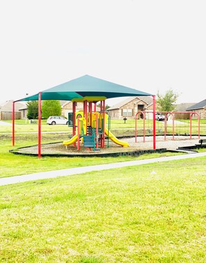 Children's area - Sleeps 10*Pet Friendly*Kid Friendly*Near Dallas  (Fate)