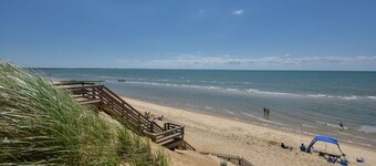 Minutes to Bayside Beaches, Dogs Welcome!