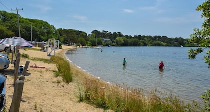 Minutes to Bayside Beaches, Dogs Welcome!