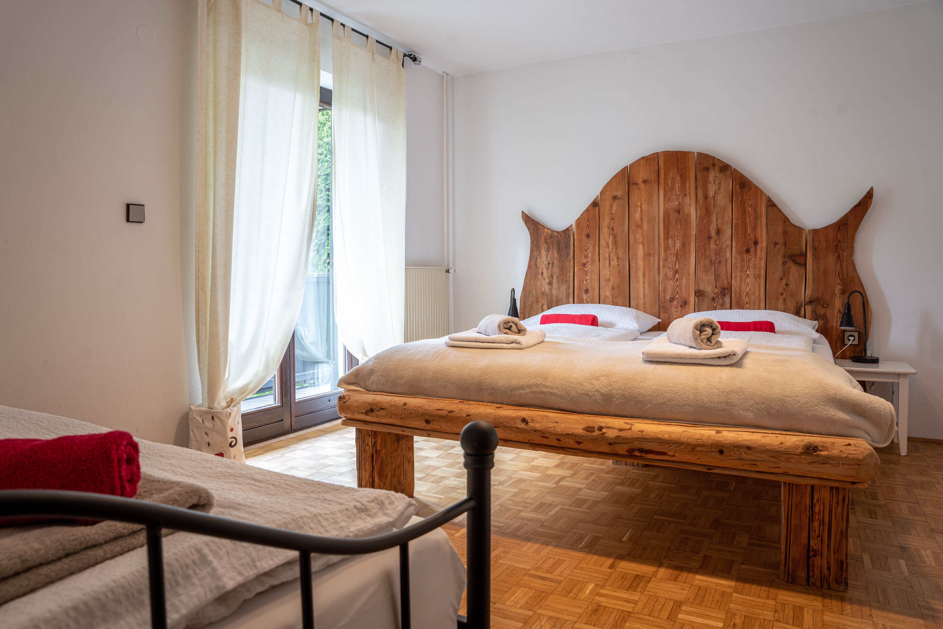 2 室のベッドルーム、WiFi (無料)、ベッドシーツ、車椅子でアクセスできる設備