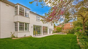 A two-story white building with large windows and a well-maintained lawn. - Montpellier House, Centrally Located, Pet Friendly (Henley-On-Thames)