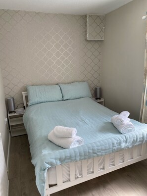 2 bedrooms, iron/ironing board, free WiFi, bed sheets