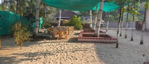 تناول الطعام بالخارج