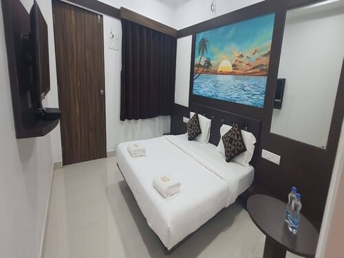 10 minutes to scuba diving & beach! Home Stay For Family & Groups.