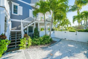 Property grounds - Paradise Point-5 bedroom luxury with private pool across the street from beach (Anna Maria)