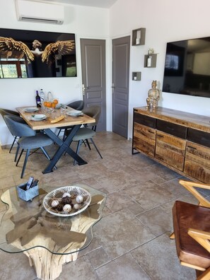 Dining - Santa-Giulia beach & charming sheepfold (Porto-Vecchio)