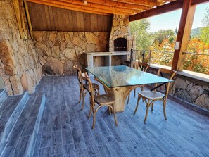 Outdoor dining - Santa-Giulia beach & charming sheepfold (Porto-Vecchio)