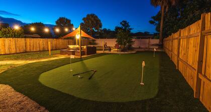 "Golfers Paradise" Updated house with HUGE backyard, mini golf, fire pit,Hammock