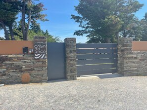 Property grounds - Villa overlooking the Douro River with Swimming Pool and Tennis Court (Fontelas)