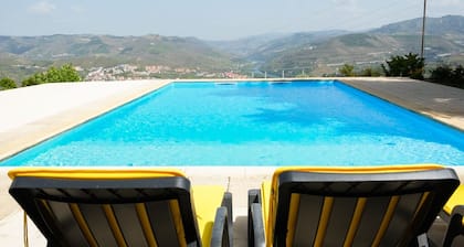 Villa overlooking the Douro River with Swimming Pool and Tennis Court