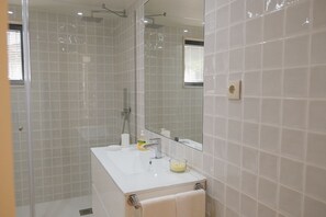 Bathtub, bidet, towels, soap