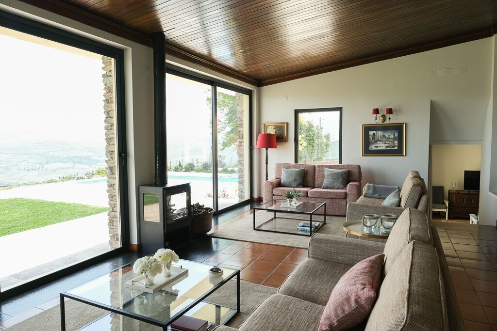Smart TV, fireplace, table tennis