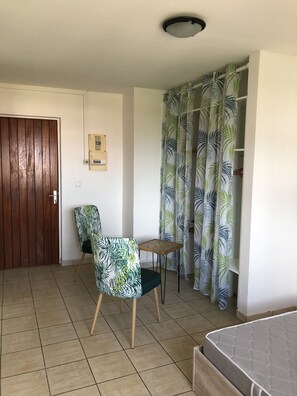 Iron/ironing board, travel cot, free WiFi, bed sheets