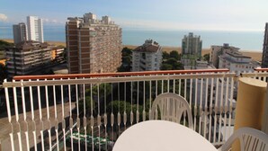 Unclassified image, 5 of 27, button - Modern apartment by the pool (Lignano Sabbiadoro)