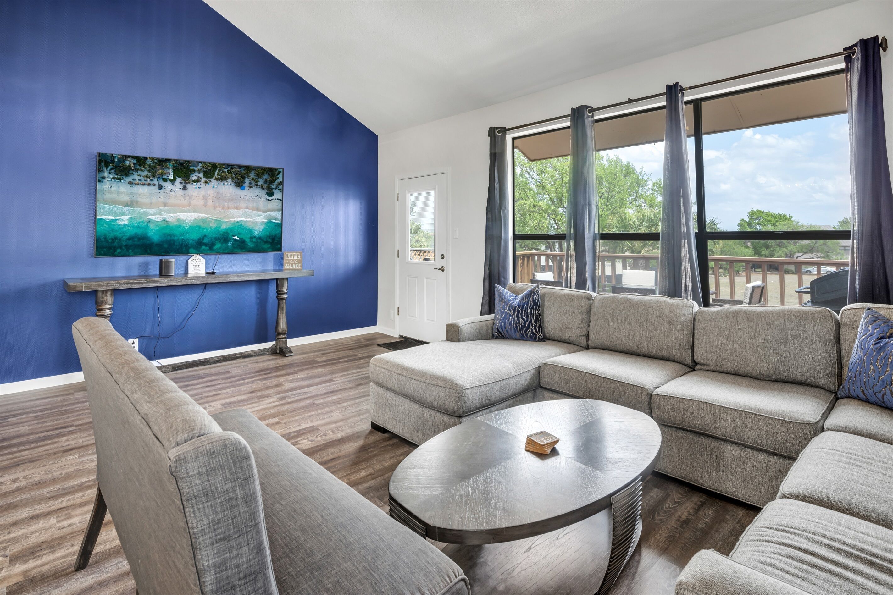 Stylish Townhome, Resort View, Pet Friendly, Near Waterfront Grill