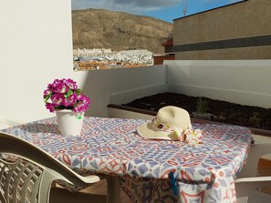 Outdoor dining - Los Cristianos Appartment, Wifi Free (Los Cristianos)