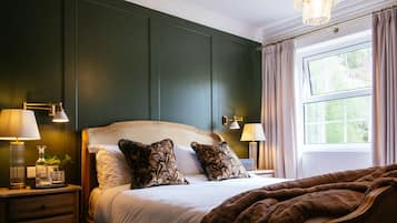 Luksus-dobbeltrom, eget bad, fjellutsikt | Sengetøy av topp kvalitet, blendingsgardiner og strykejern/-brett